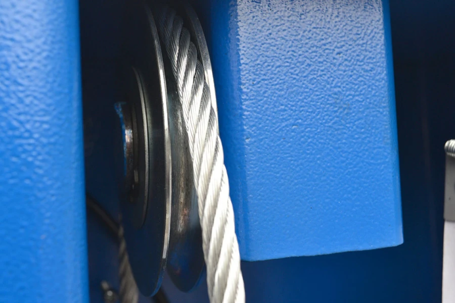 HBM Professionele 2 Koloms Hydraulische Hefbrug 4 Ton 11 HBM Professionele 2 Koloms Hydraulische Hefbrug 4 Ton - Afbeelding 9